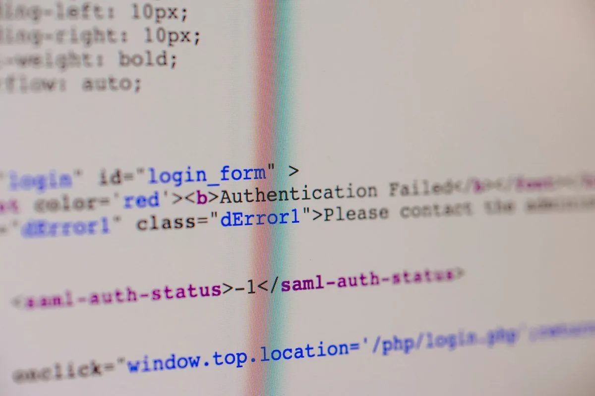 zbliżenie kodu strony z komunikatem Authentication Failed — Czy da się naprawić samodzielnie: Laptop HP zalany – procedura ratunkowa (pierwsze kroki) w laptopie HP